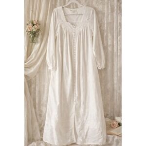 Eileen West White Cotton Lace Long Sleeve Nightgown Flower Buttons Pockets M